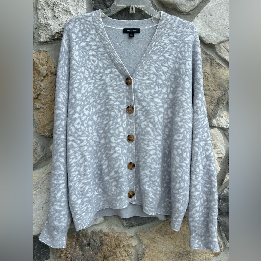 Ann Taylor Button Up Cardigan Sweater Sz XXL Fuzzy Soft Gray Leopard Print Fall